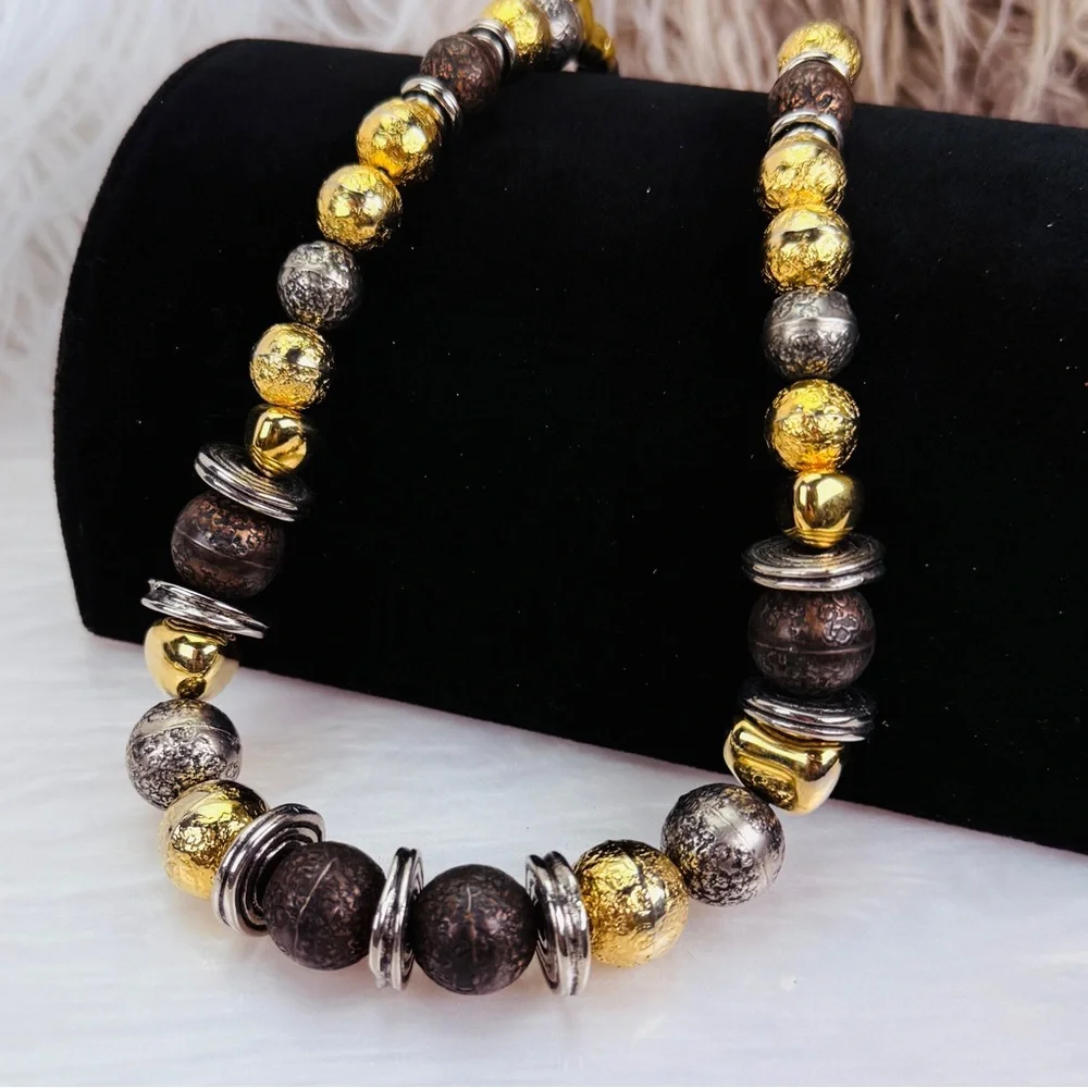 Mixed Metal Hammered Modern goldtone black Beaded Necklace.